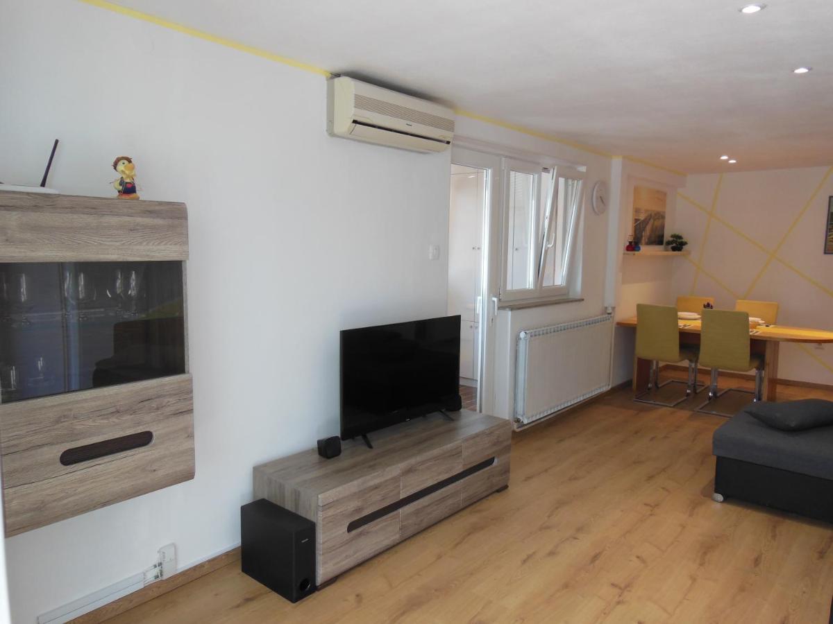 Apartma Jadran *